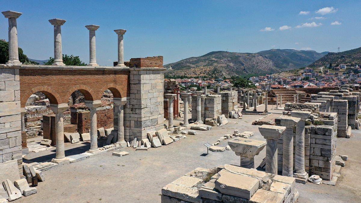 Ayasuluk Tepesi'nde bulunan iskeletler tarihe ışık tutacak