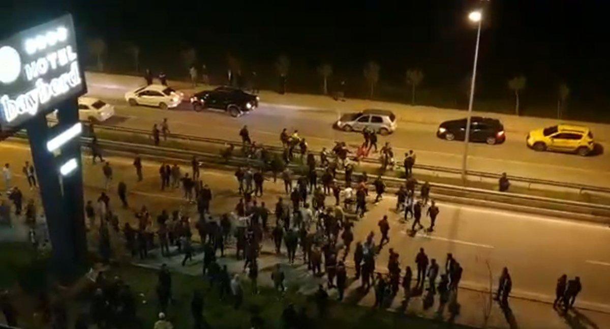 Bayburt'ta Bodrumspor'un kaldığı otel önünde taşkınlık yaptılar