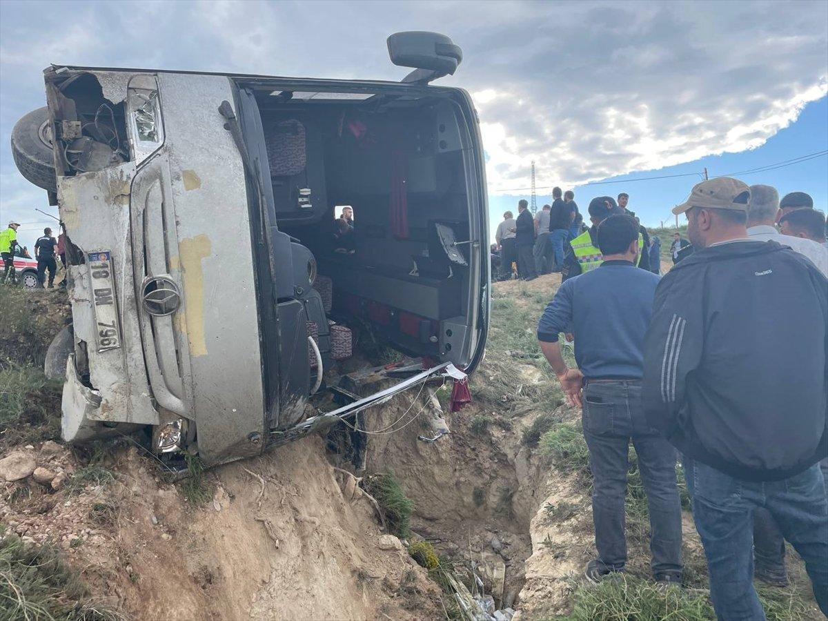 Çankırı'da işçi servisi devrildi: Yaralılar var