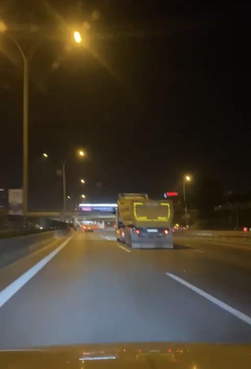 Maltepe'deki hafriyat kamyonunun makas attığı anlar