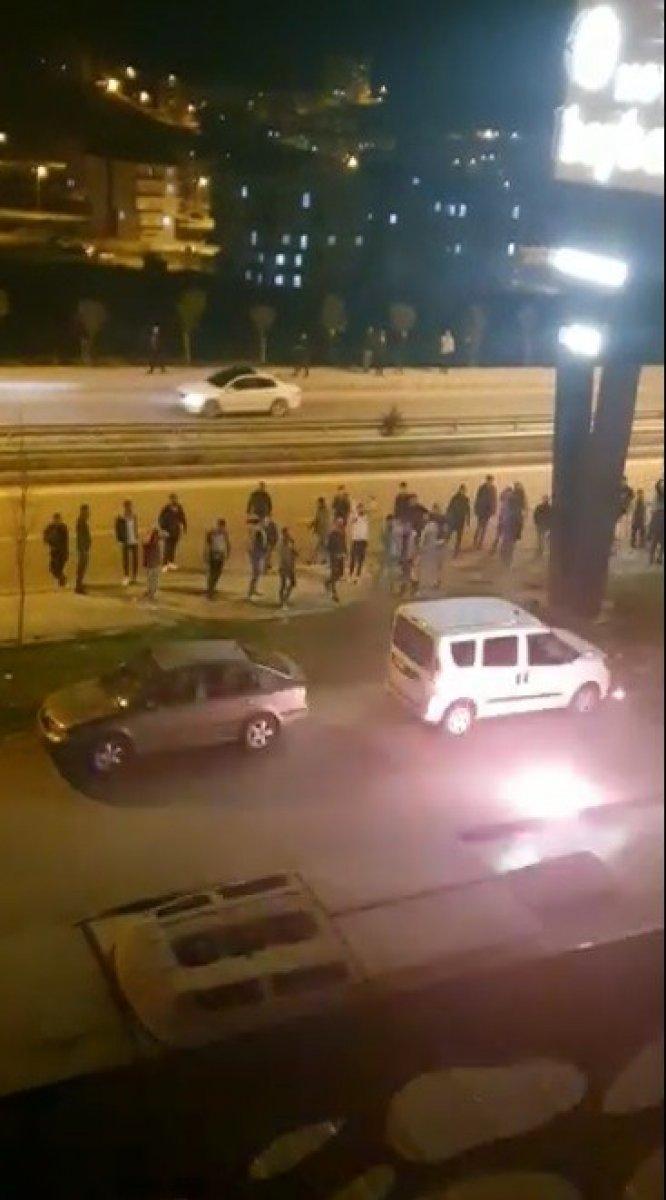 Bayburt'ta Bodrumspor'un kaldığı otel önünde taşkınlık yaptılar