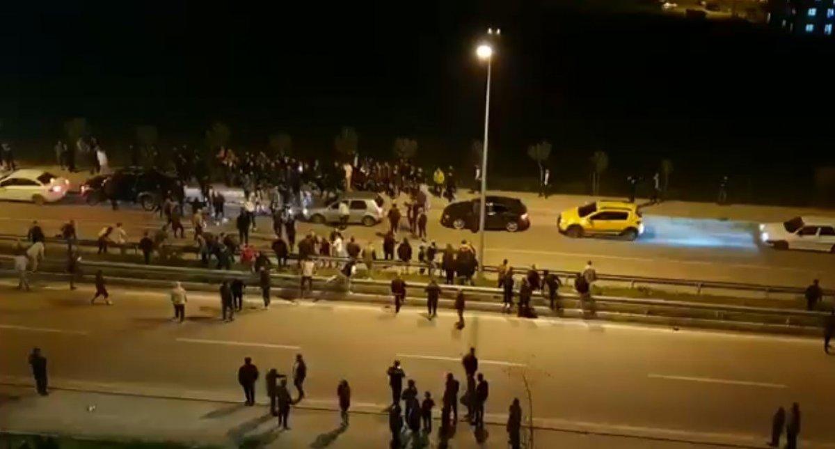 Bayburt'ta Bodrumspor'un kaldığı otel önünde taşkınlık yaptılar