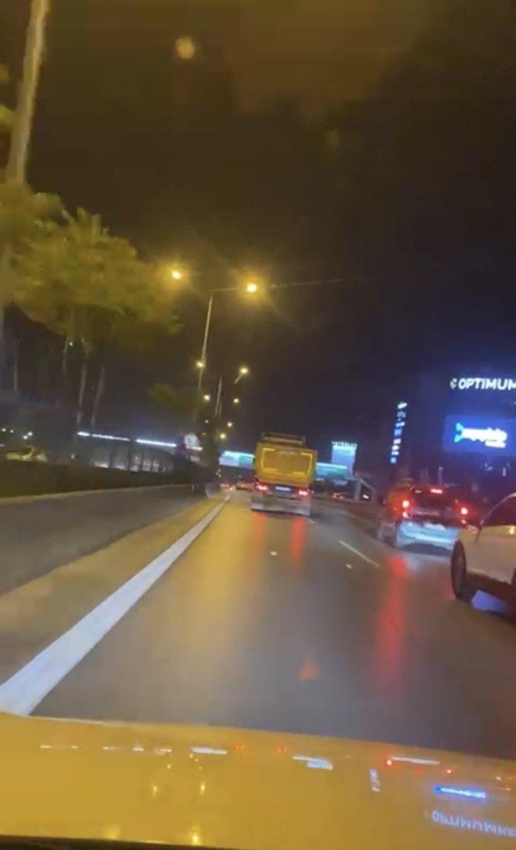 Maltepe'deki hafriyat kamyonunun makas attığı anlar