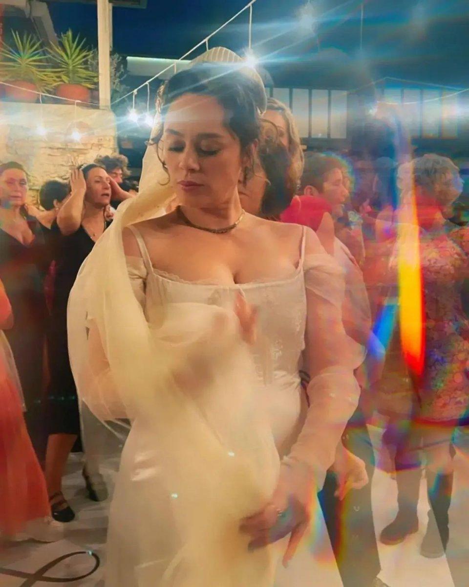 Demet Evgar'ın düğünü Emirgan'ı kızdırdı