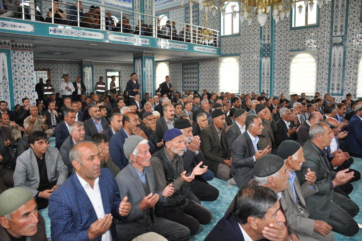 Muş’ta kan davalı aileler Kur’an-ı Kerim’in altından geçerek barıştı