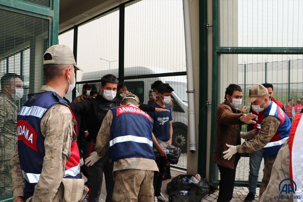 414 kaçak göçmen, Erzurum'dan Afganistan'a gönderildi