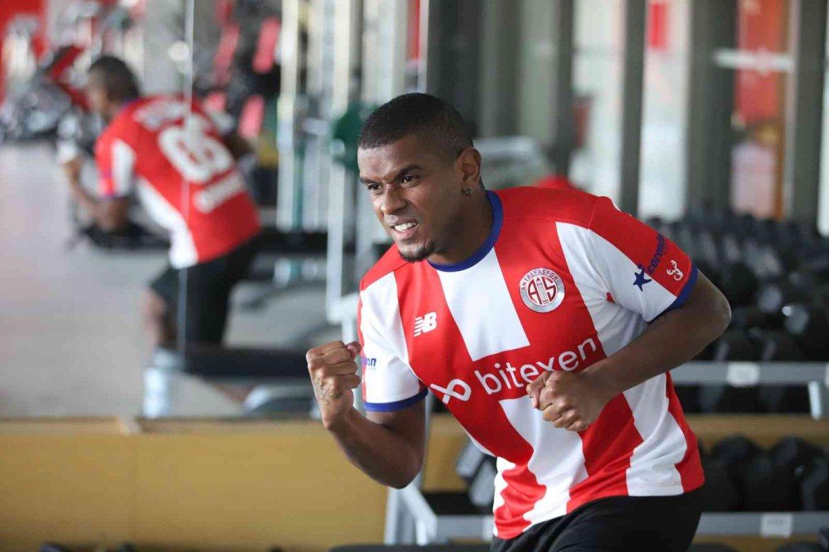 Şampiyon Trabzonspor, Fernando'nun peşinde