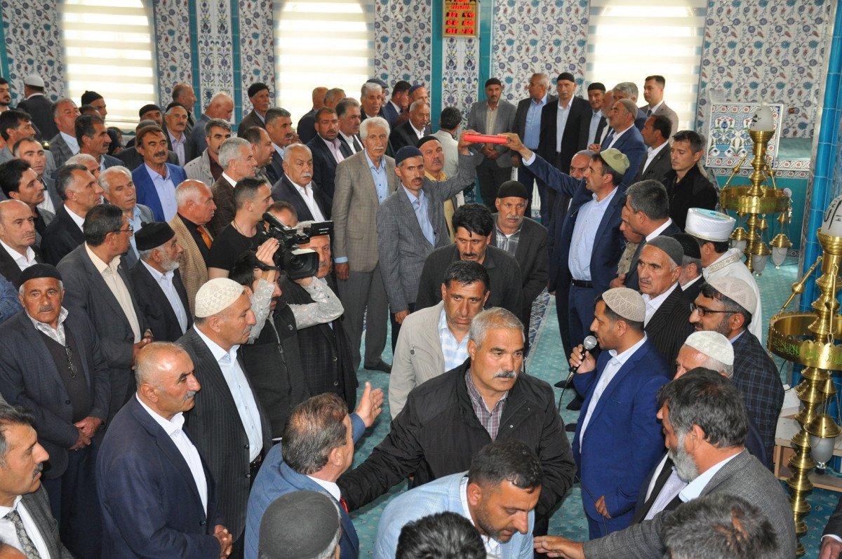 Muş’ta kan davalı aileler Kur’an-ı Kerim’in altından geçerek barıştı