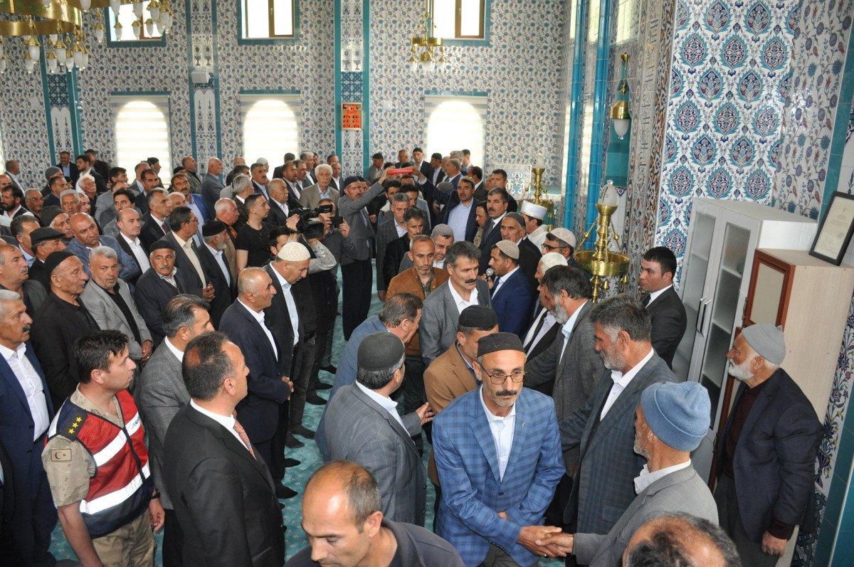 Muş’ta kan davalı aileler Kur’an-ı Kerim’in altından geçerek barıştı