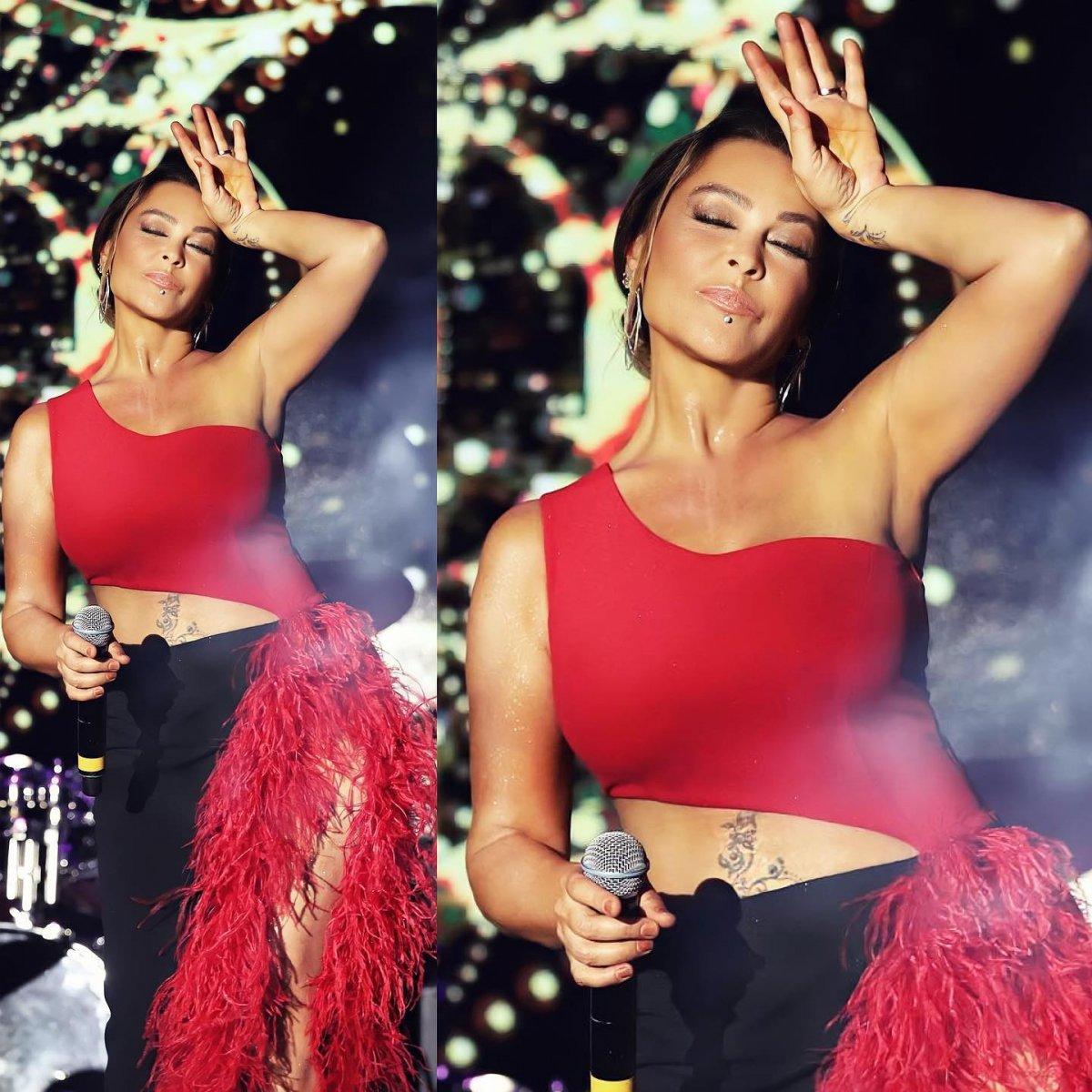 Hülya Avşar yine derin yırtmaçlı