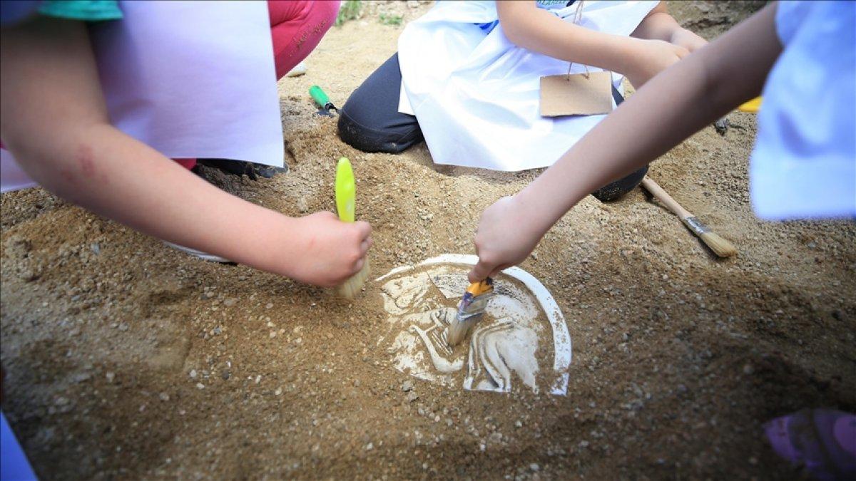 Deneysel kazı alanında 8 bin yıllık köy yaşamının izi