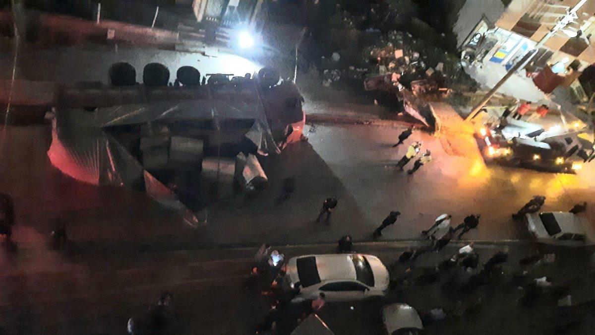 Kocaeli'de freni boşalan kamyon kamelyaya çarptı: Yaralılar var