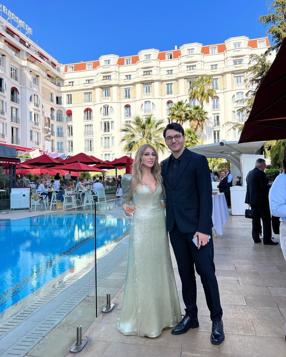 Oğlu Hira, Zerrin Tekindor'u Cannes'da yalnız bırakmadı