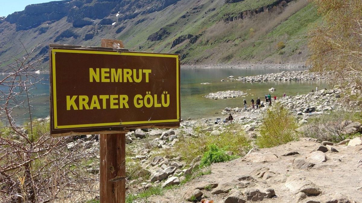 Bitlis'teki Nemrut Krater Gölü'nde turizm başladı