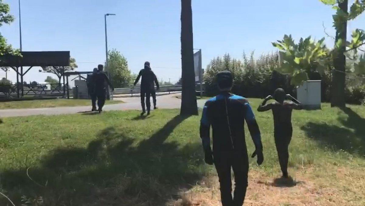 Kocaeli'de midye avcıları polis görünce kaçmaya çalıştı