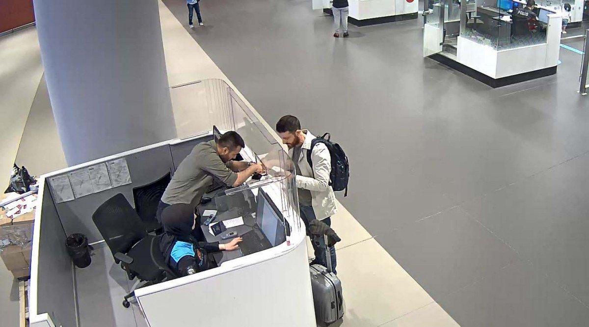 Sahte pasaportla Türkiye'ye girmek isterken yakalandı