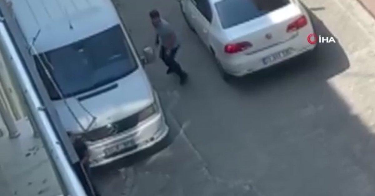 Mersin'de, sokak ortasında silahlı çatışma kamerada