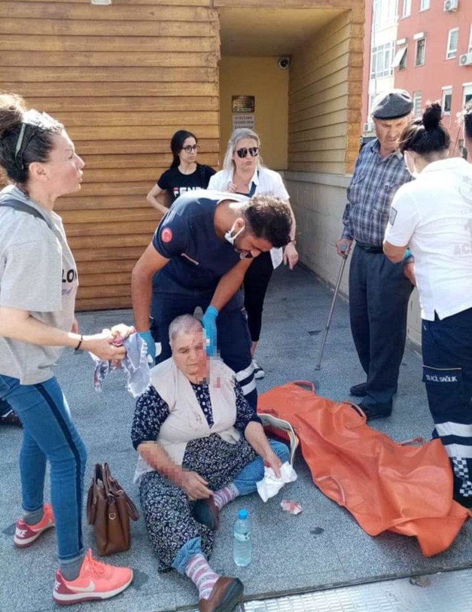 Antalya’da yaşlı çift yürüyen merdivenlerden yuvarlandı