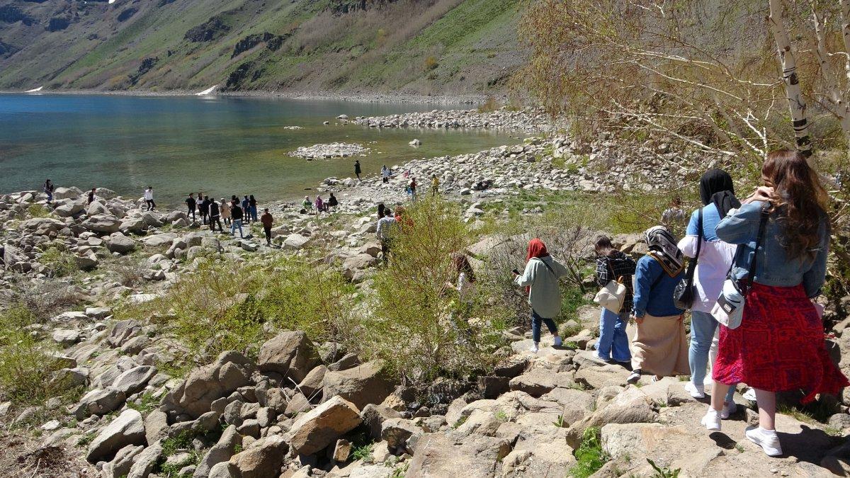 Bitlis'teki Nemrut Krater Gölü'nde turizm başladı