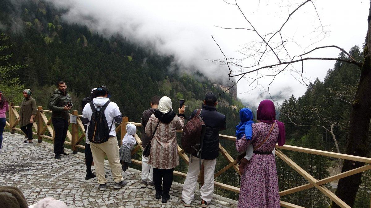 Sümela Manastırı'nı her gün binlerce kişi ziyaret ediyor