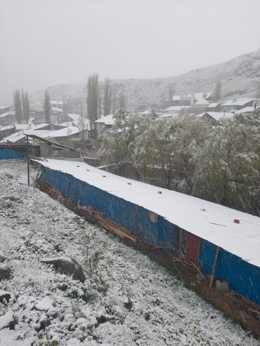 Erzurum'da kış devam ediyor