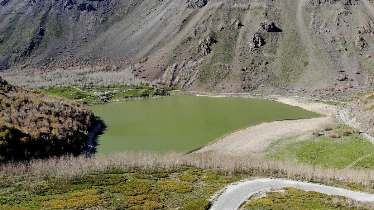 Bitlis'teki Nemrut Krater Gölü'nde turizm başladı