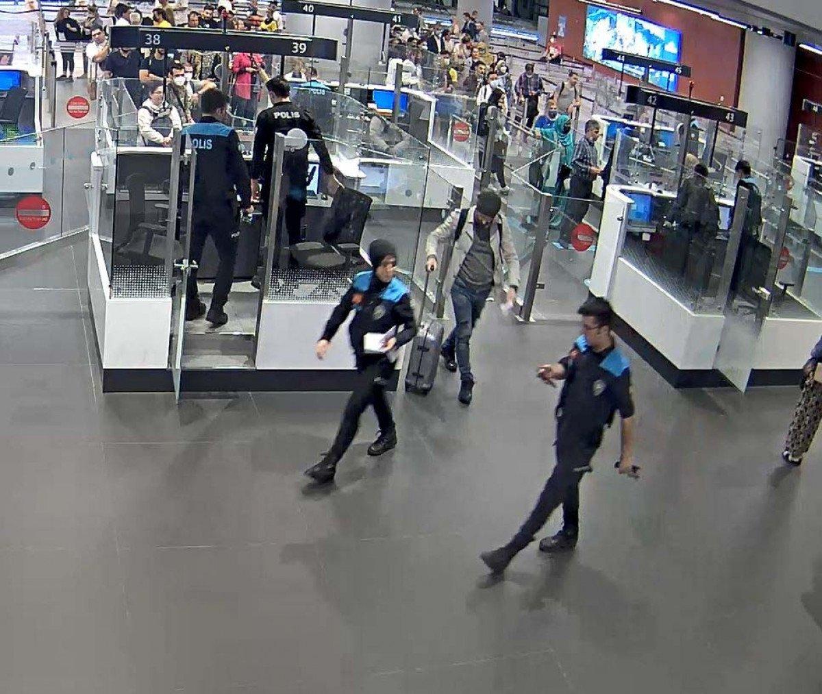 Sahte pasaportla Türkiye'ye girmek isterken yakalandı