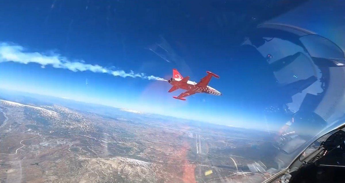 Erzincan'da Türk Yıldızları’nın nefes kesen akrobasi gösterisi