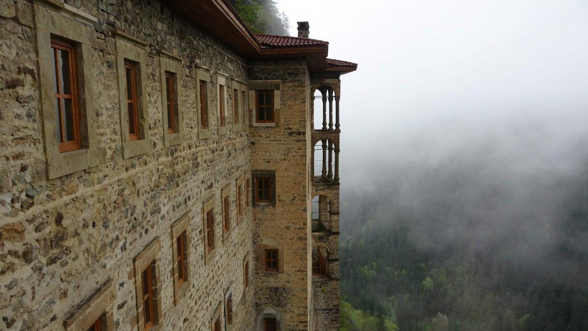 Sümela Manastırı'nı her gün binlerce kişi ziyaret ediyor