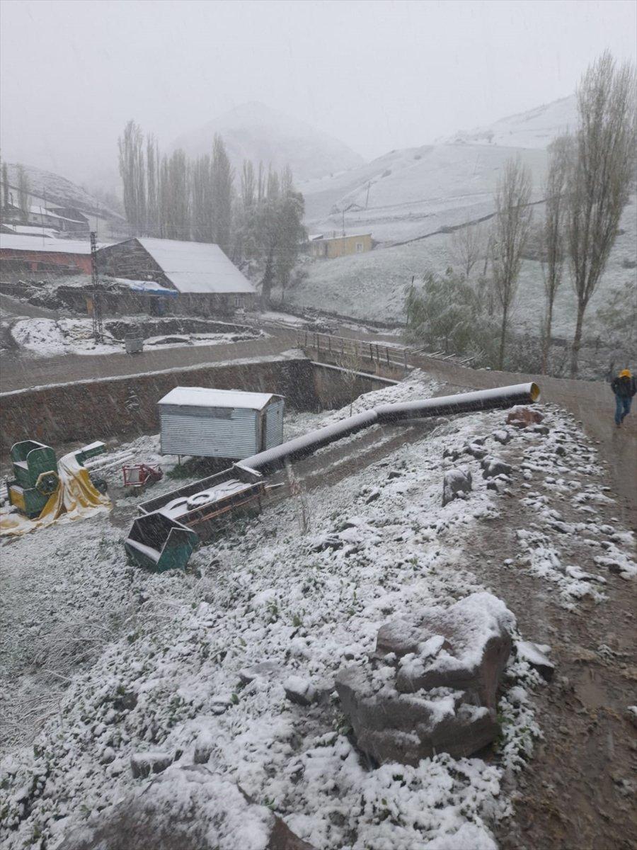 Erzurum'da kış devam ediyor