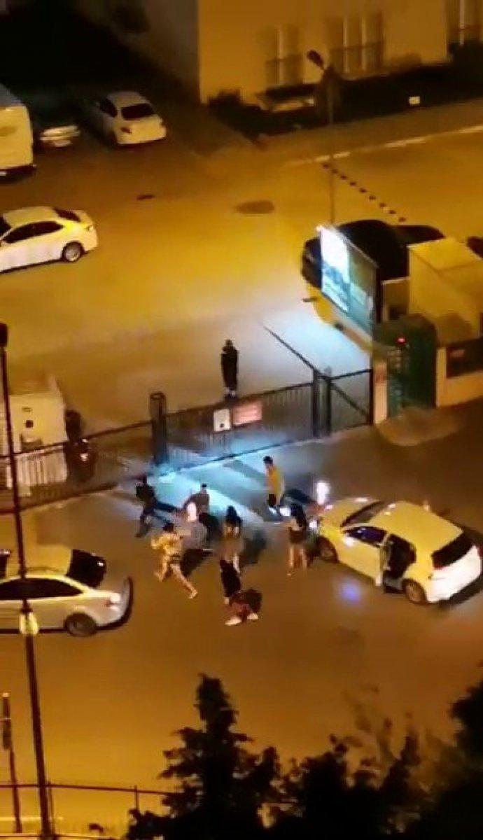 İstanbul'da kimlik soran polislere park dubasıyla saldırdılar