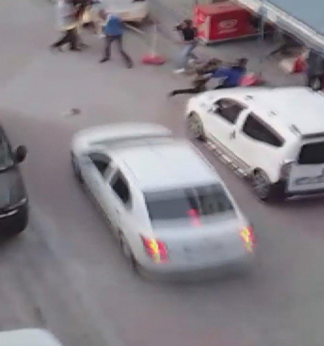 Sultangazi'de tekmeli sopalı kavga