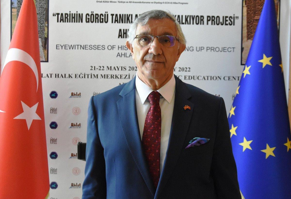 Ahlat'taki mezar taşları, ziyaretçilerini tarihi yolculuğa çıkarıyor