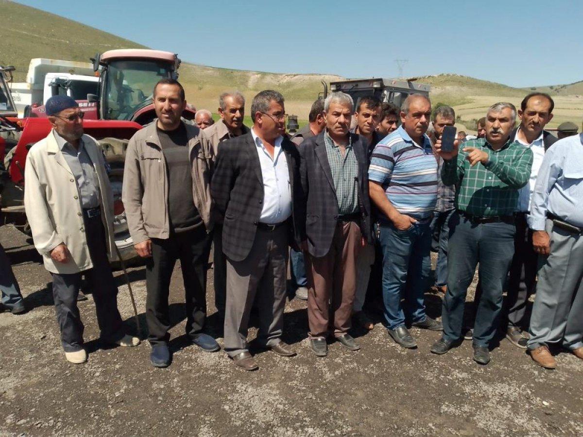 Kayseri'de mahalle sakinlerinden traktörlü ‘köpek barınağı’ eylemi