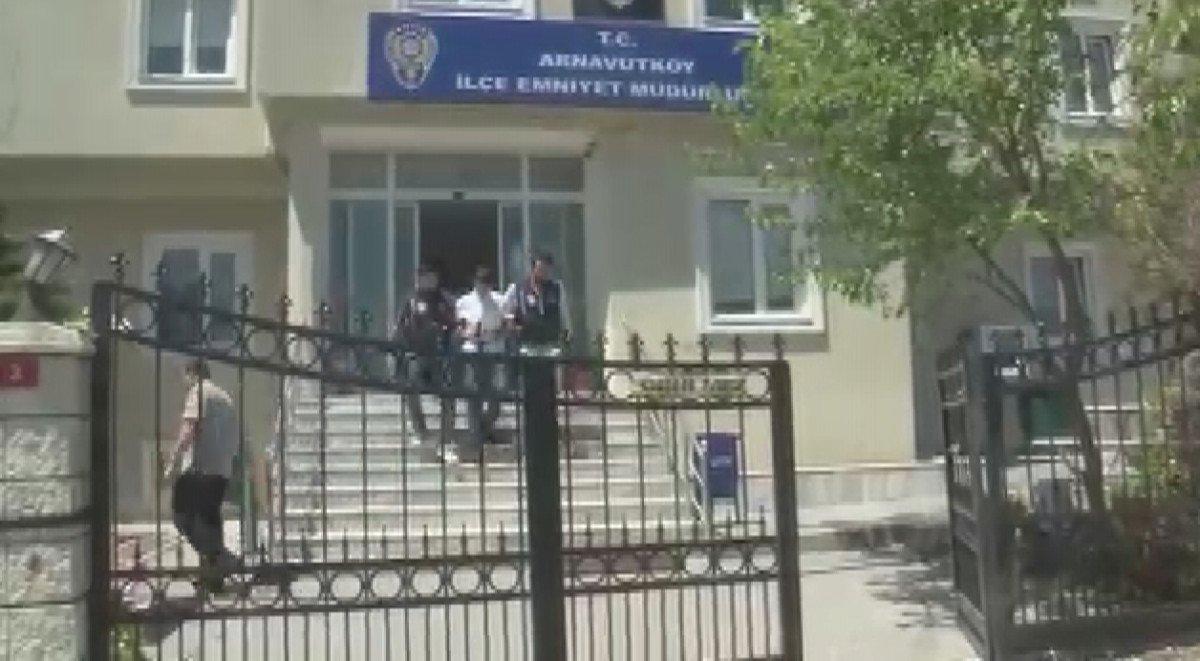 Arnavutköy'de uyuşturucu satan 2 şahsa suçüstü