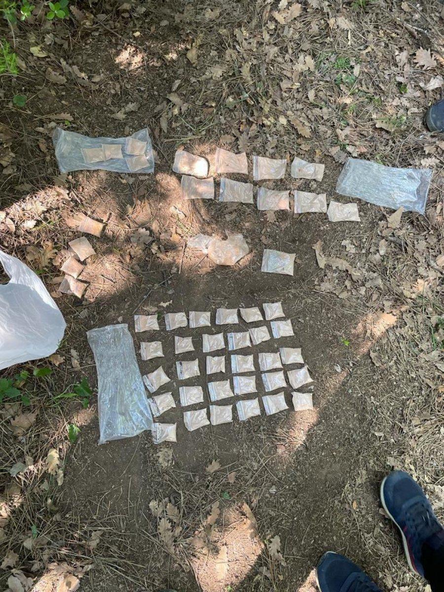 Arnavutköy'de uyuşturucu satan 2 şahsa suçüstü