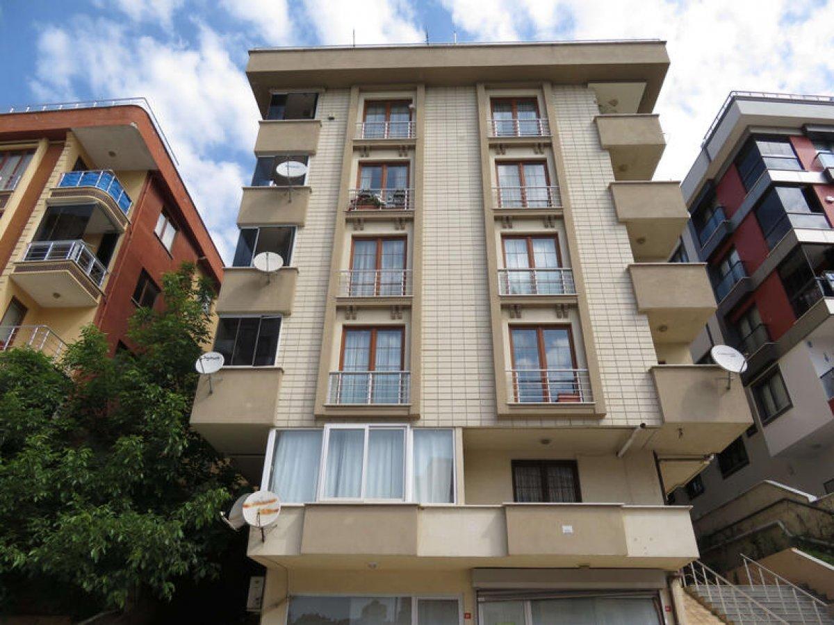 Ataşehir'de ikinci kattan atladı, komşusuna saldırıp köpeği bıçakladı