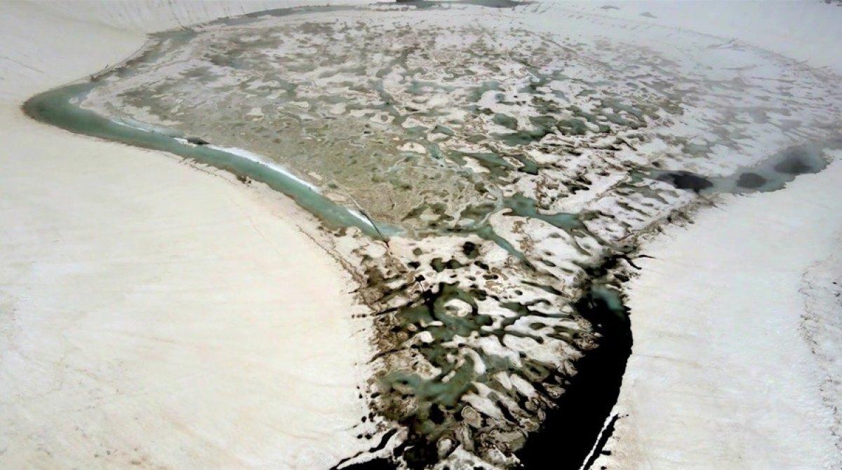 Bursa'nın zirvesinde eriyen karlar, görsel şölen sundu
