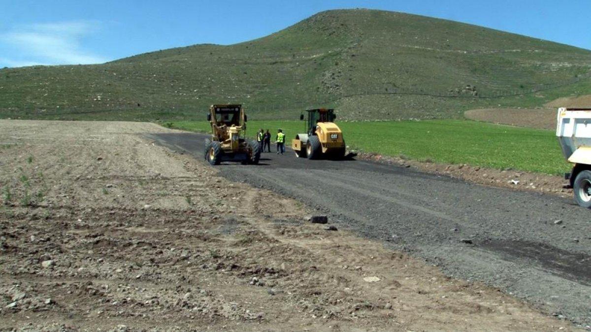 Kayseri'de mahalle sakinlerinden traktörlü ‘köpek barınağı’ eylemi