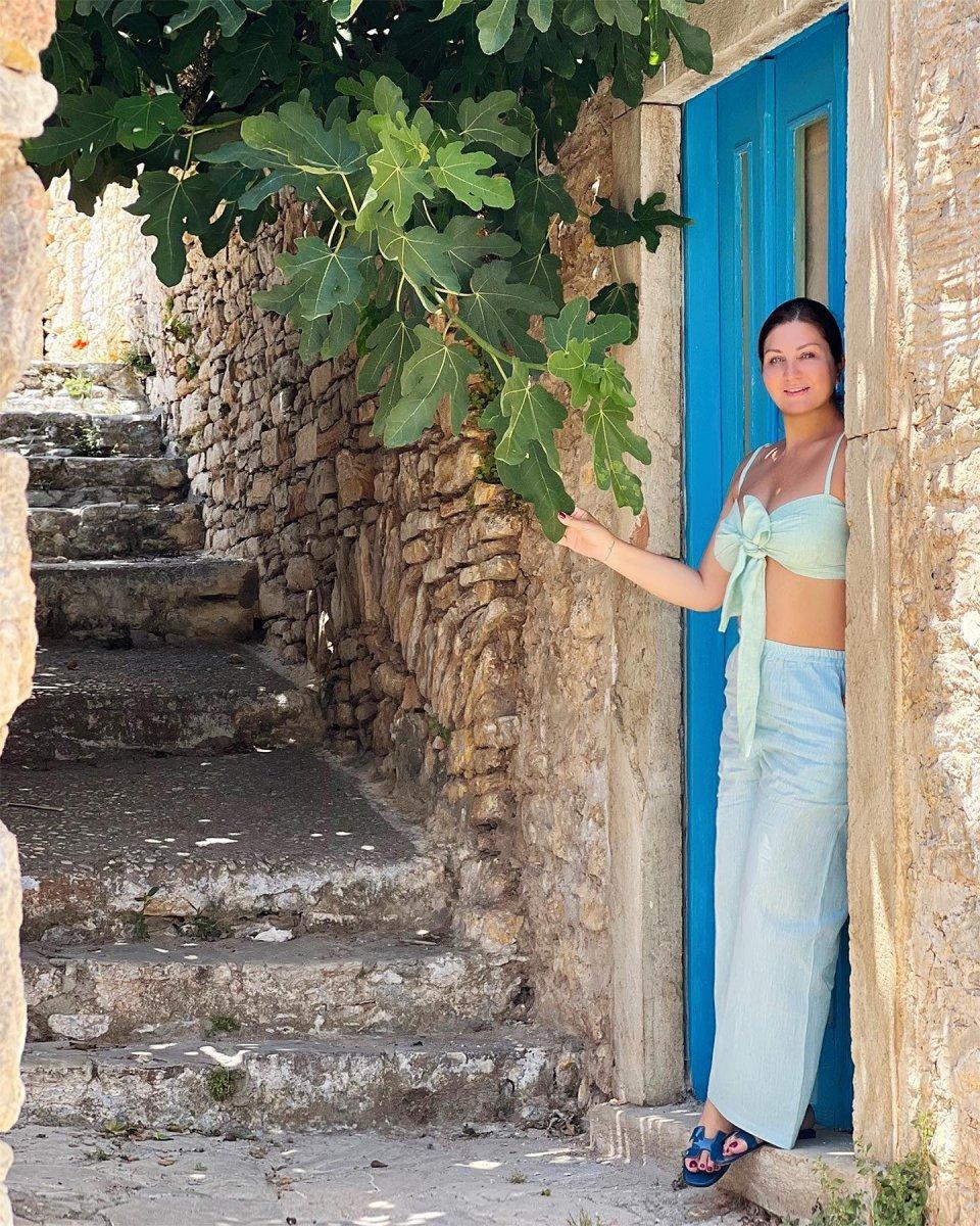 Sibel Can Simi Adası'na gitti