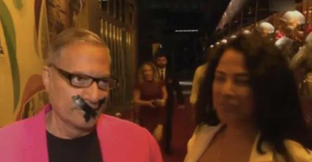 Mehmet Ali Erbil, konuşmamak için ağzını bantladı