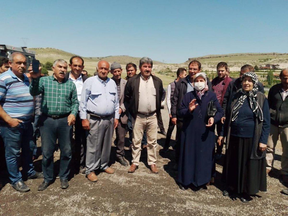 Kayseri'de mahalle sakinlerinden traktörlü ‘köpek barınağı’ eylemi