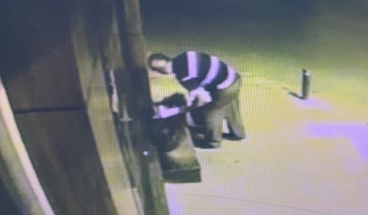 Zeytinburnu'nda önce tadına baktı, sonra çaldı