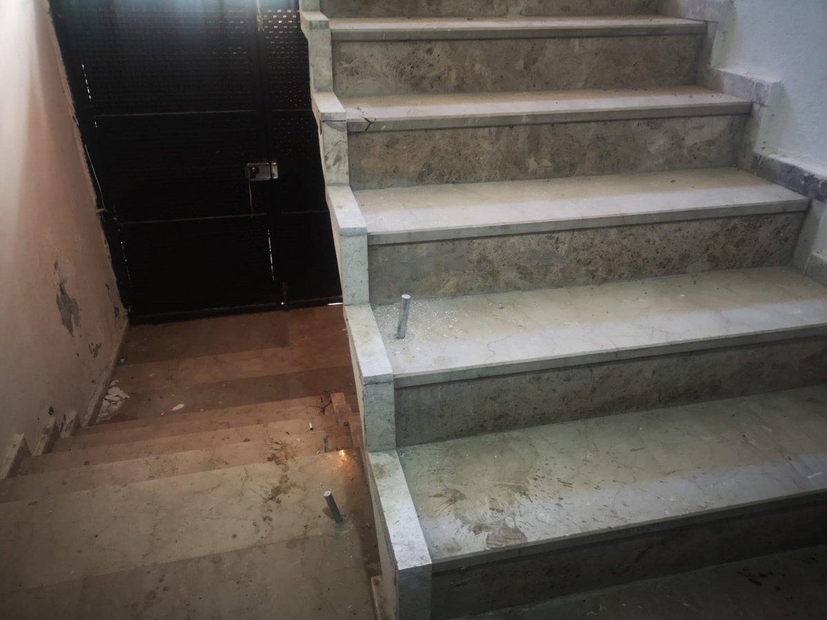 Batman'da apartmanın merdiven korkulukları çalındı