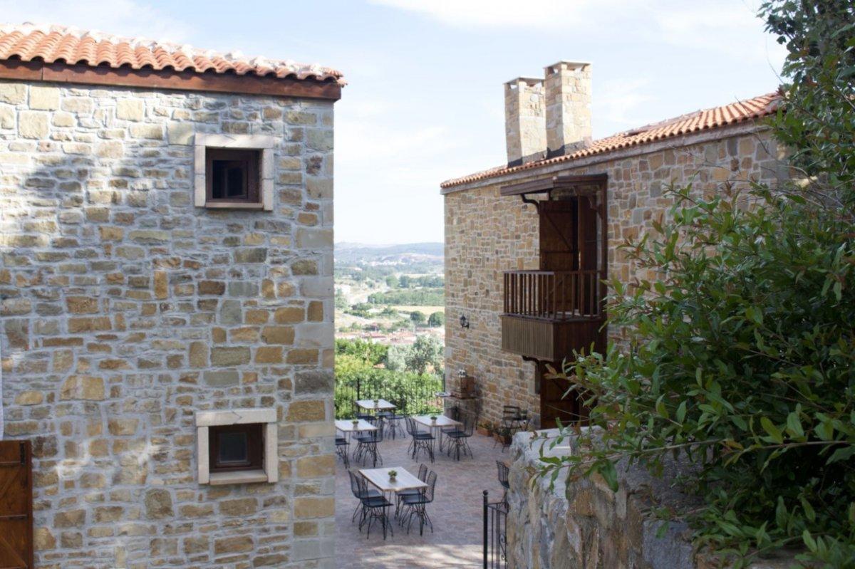 Gökçeada'dan çıkan taşlar, evlerin inşasında kullanılıyor