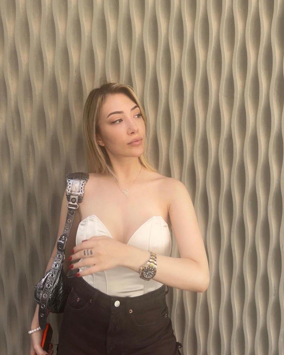 Yasmin Erbil: Pozlardayım