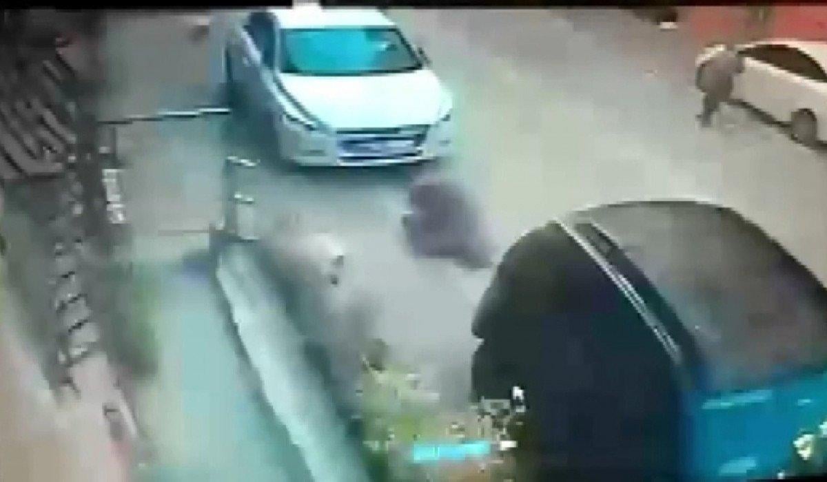 Esenyurt’ta sürücü önce yayaya ardından 3 araca çarptı