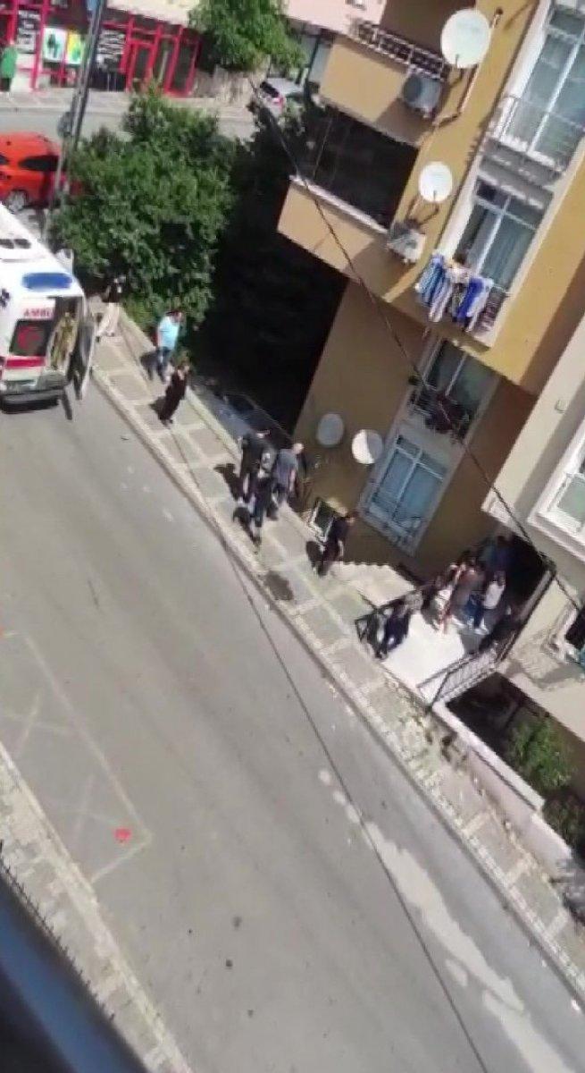 Ümraniye'de lüks cip, bina boşluğuna düştü