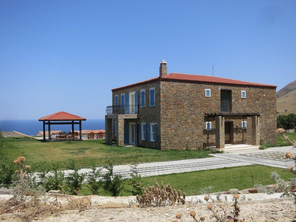 Gökçeada'dan çıkan taşlar, evlerin inşasında kullanılıyor