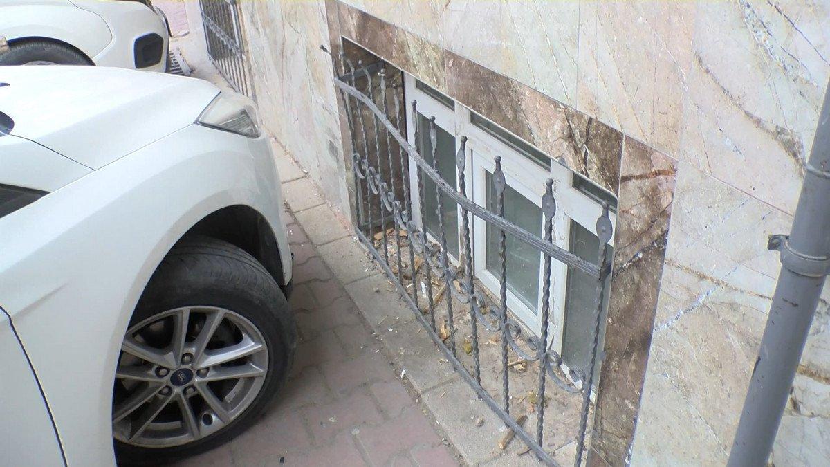 Esenyurt’ta sürücü önce yayaya ardından 3 araca çarptı